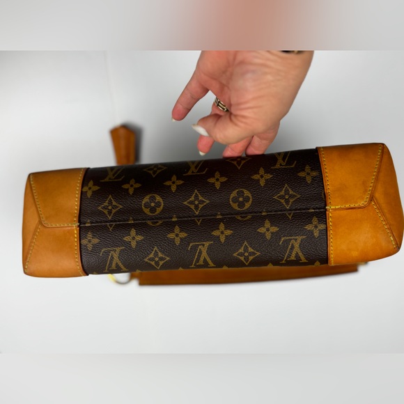 Louis Vuitton Berri Shoulder Bag Brown Canvas Monogram Authentic - Picture 3 of 16